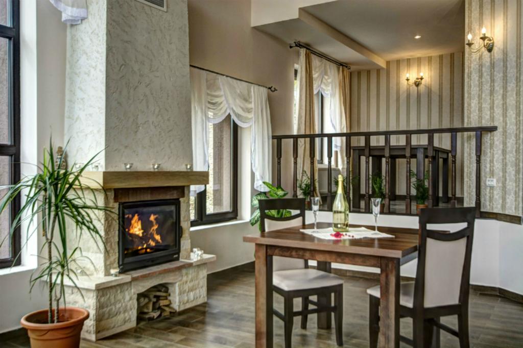 Pensiunea Poiana Viselor Maison d'hôtes 4*